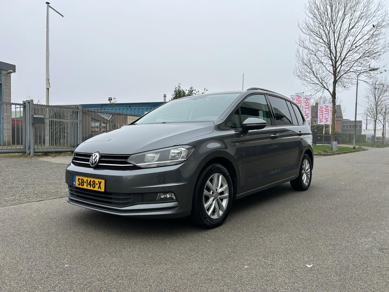 Volkswagen Touran - 1.6 TDI SCR Highline Business R 7p 1.6 TDI SCR Highline Business R 7p - AutoWereld.nl