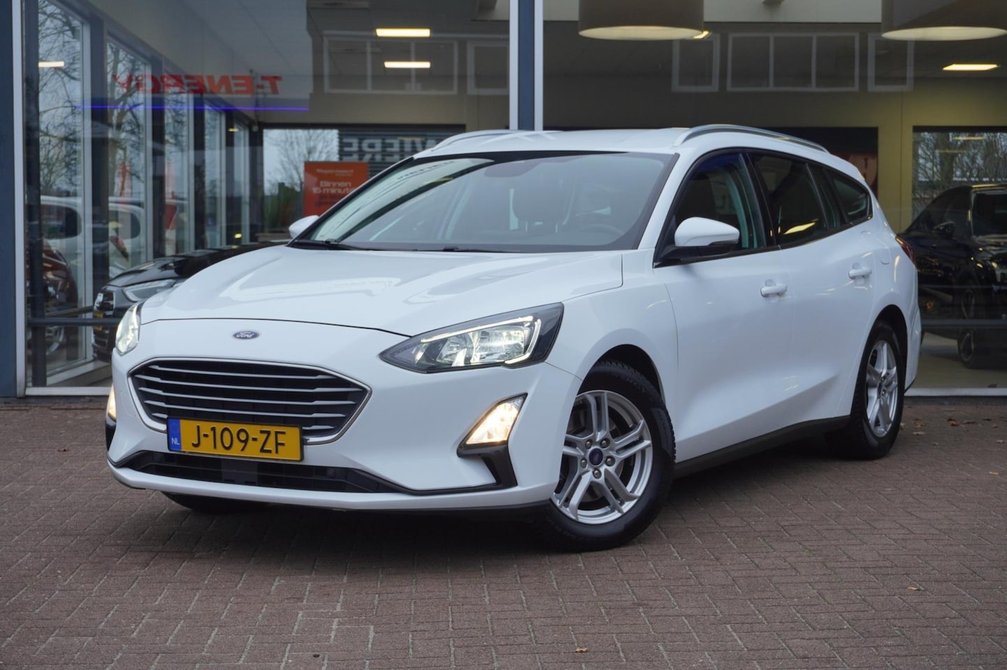 Ford Focus Wagon - 1.5 EcoBlue Edition Business 5deurs | Airco | Navigatie | Elek. Pakket | Camera| Vol optie - AutoWereld.nl