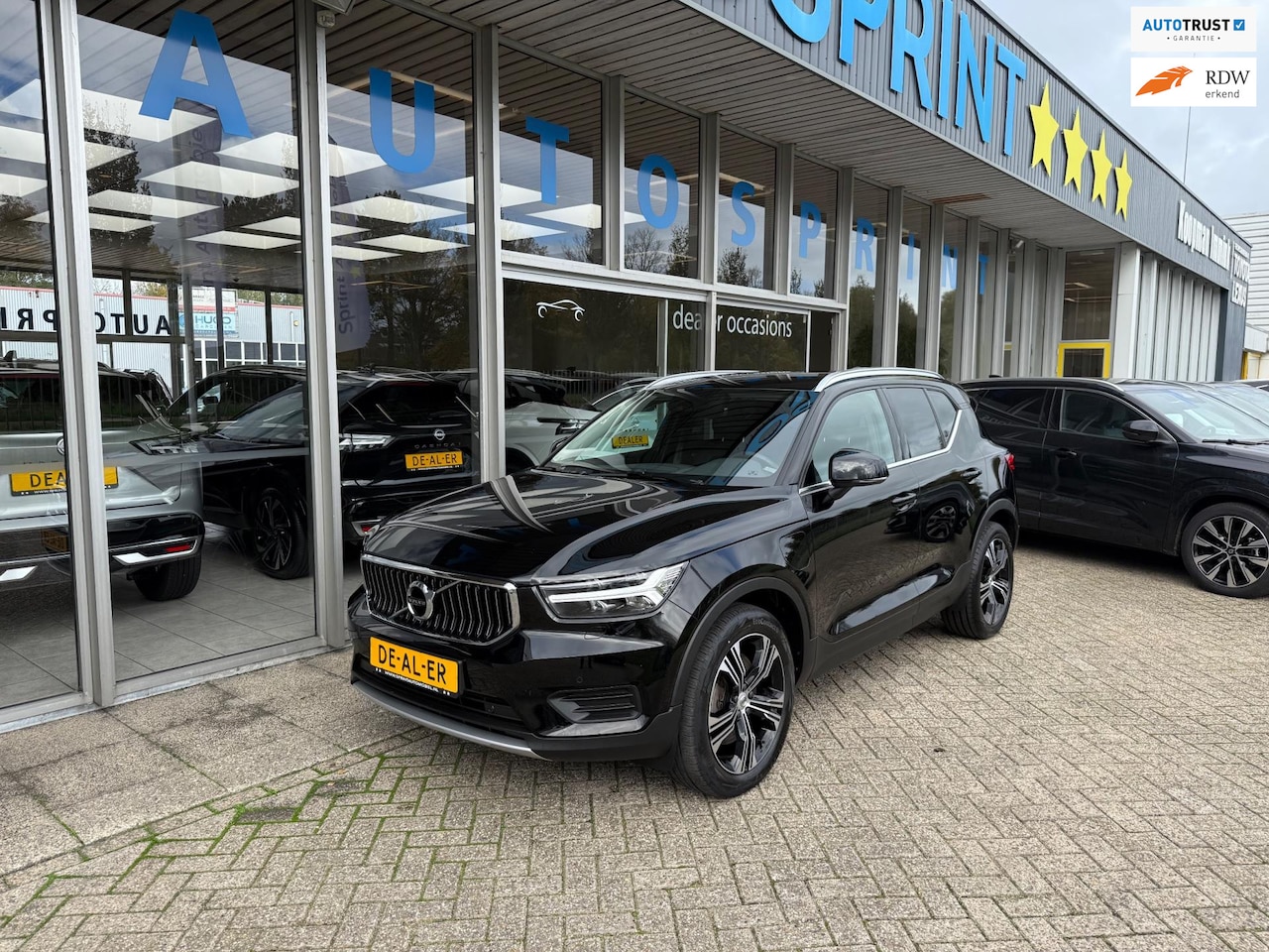 Volvo XC40 - 1.5 T4 Recharge Plus Dark 262PK / LEDER / NAVIGATIE / LED KOPLAMPEN / ACHTERUITRIJCAMERA - AutoWereld.nl