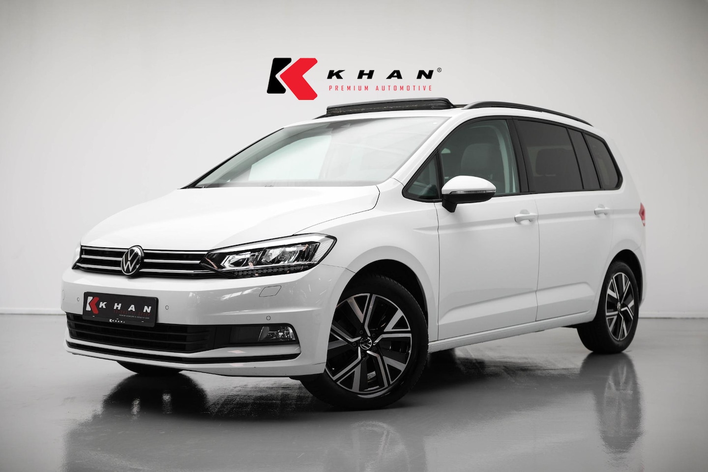 Volkswagen Touran - 1.5 TSI Business 7p |Pano|Virtual|Keyless|Dodehoek|ACC|Camera| - AutoWereld.nl
