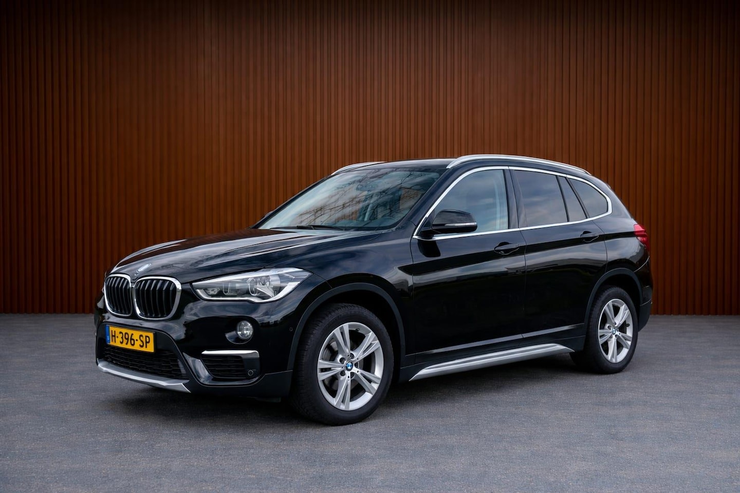 BMW X1 - SDrive18i Executive Automaat - AutoWereld.nl