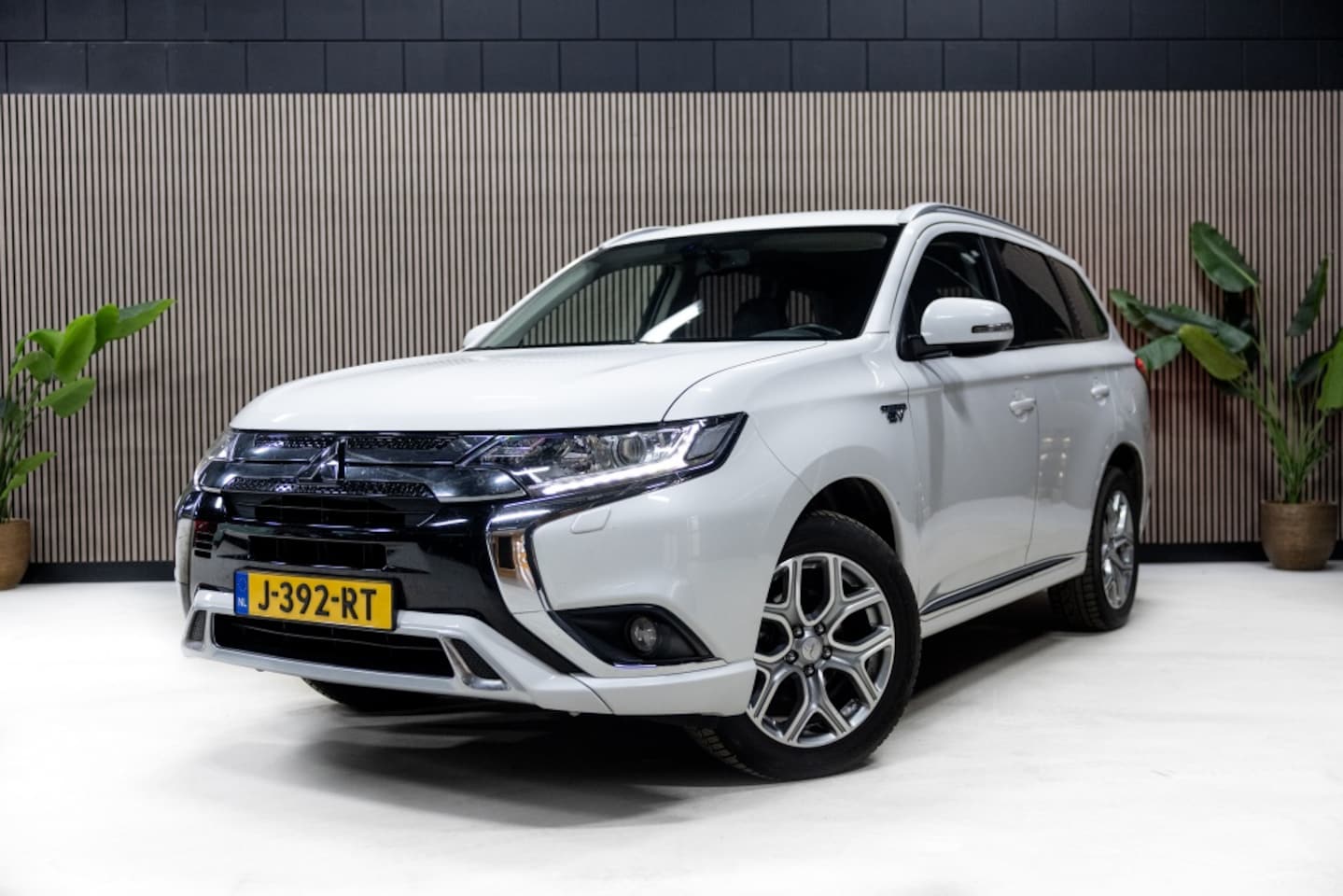 Mitsubishi Outlander - 2.4 PHEV Pure 2.4 PHEV Pure - AutoWereld.nl