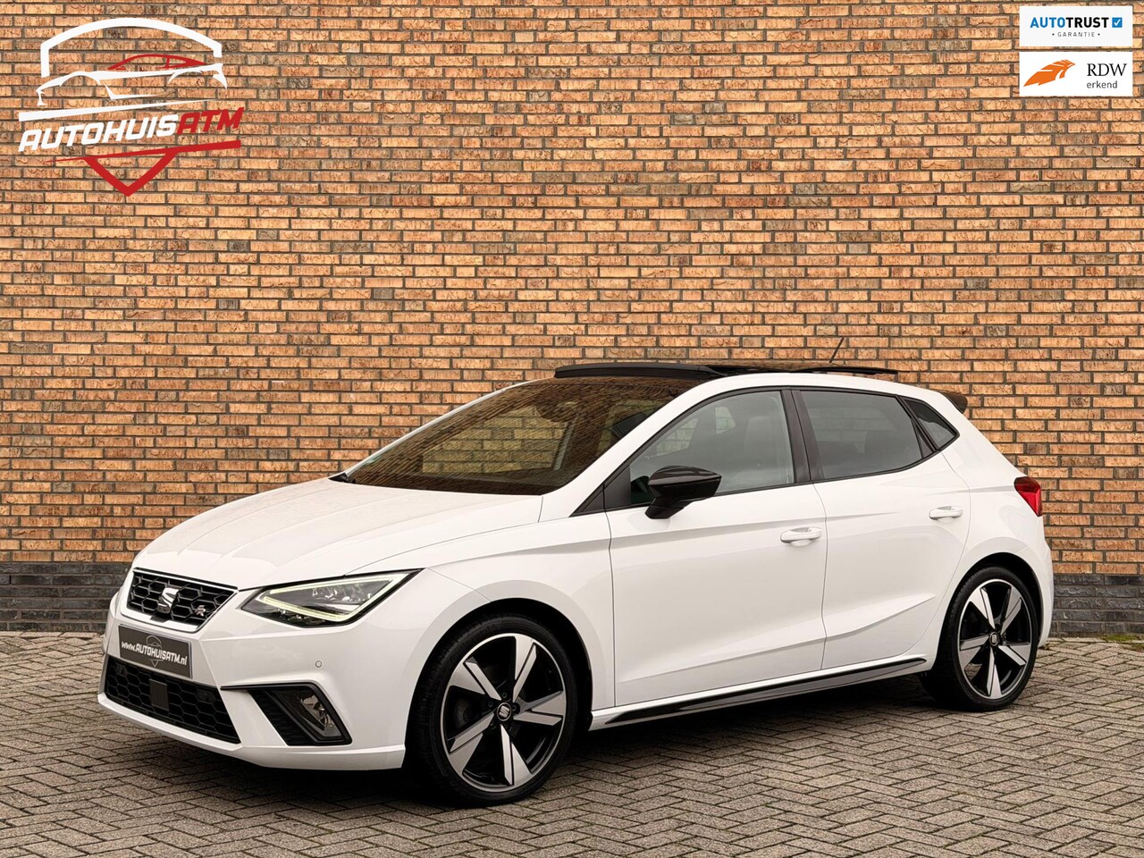 SEAT Ibiza - 1.0 TSI FR Carbon Edition Pano Virtual Beats Stoelvw Led Cam Climatr - AutoWereld.nl