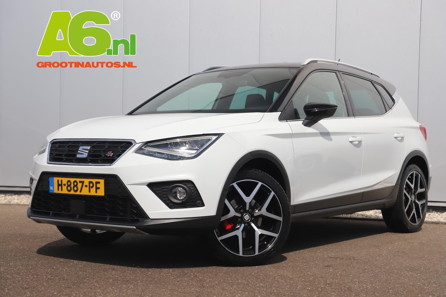 SEAT Arona - 1.0 TSI FR Business Intense Trekhaak Virtual Cockpit Keyless Navigatie Achteruitrijcamera - AutoWereld.nl