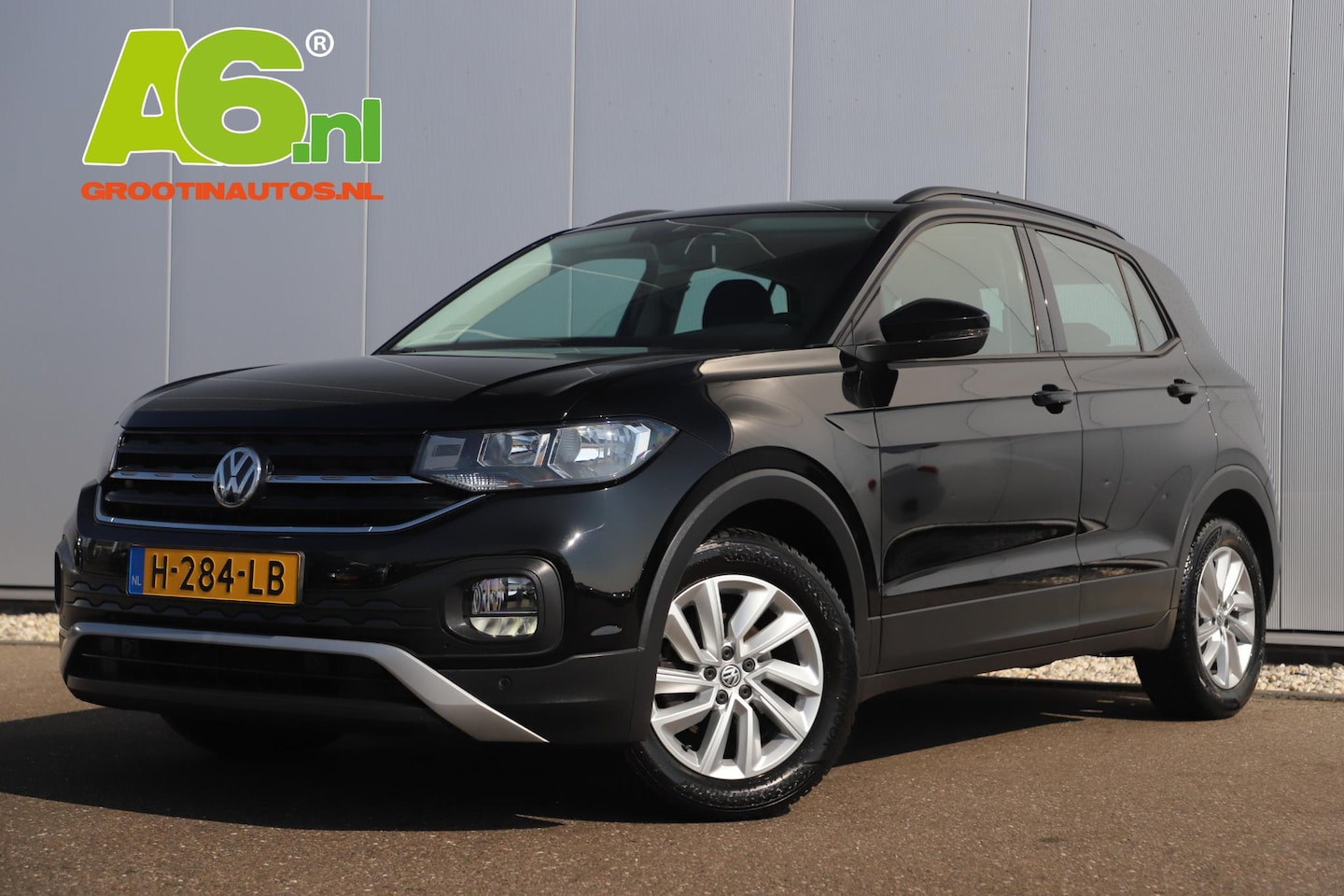 Volkswagen T-Cross - 1.0 TSI Life Airco Stoelverwarming Parkeersensors Adaptive Cruise 16 inch LMV Radio Blueto - AutoWereld.nl