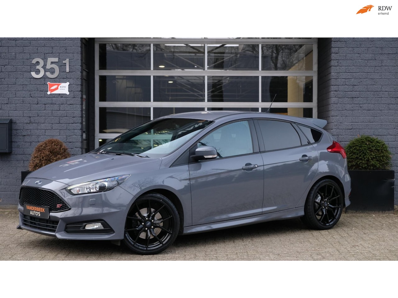 Ford Focus - 2.0 ST 250 ST-3 Stealth Grey - AutoWereld.nl