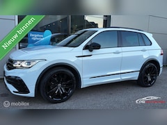 Volkswagen Tiguan - 1.5 TSI 3x R-Line Panorama/Harman Kardon/Keyless Facelift
