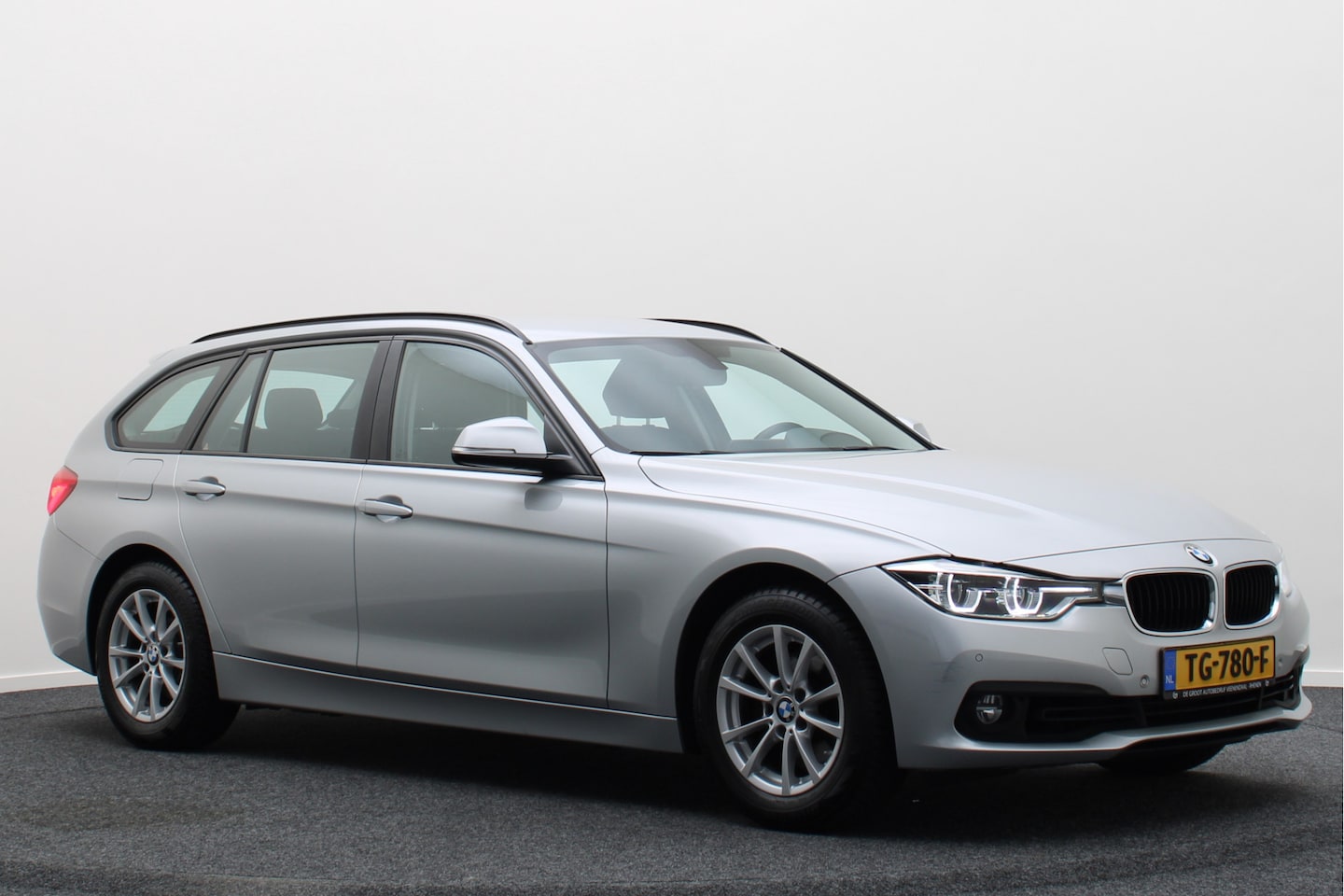 BMW 3-serie Touring - 318i High Executive Automaat LED, Navigatie, Leer, Climate, Cruise, PDC, Bluetooth, Elektr - AutoWereld.nl