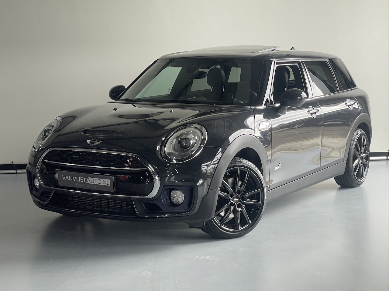 MINI Clubman - Mini 2.0 Cooper S ALL4 Chili Serious Business / Leder / Panorama dak - AutoWereld.nl
