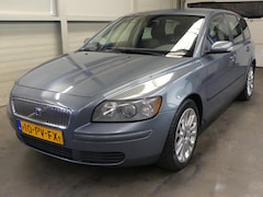 Volvo V50 - 2.4 Momentum - Airco - Leer - Mooie auto