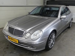 Mercedes-Benz E-klasse - 200 K. Avantg - Automaat - Mooie auto