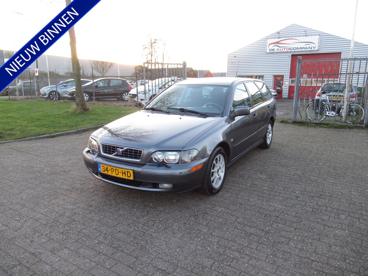 Volvo V40 - 2.0 Europa Dealer Onderhouden Nette Auto Nieuwe Apk - AutoWereld.nl