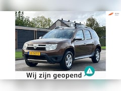 Dacia Duster - 1.6 Aniversare 2wd Airco*Leder*Trekhaak*LM velgen*Parkeersensoren*1e Eigenaar*Dealer onder