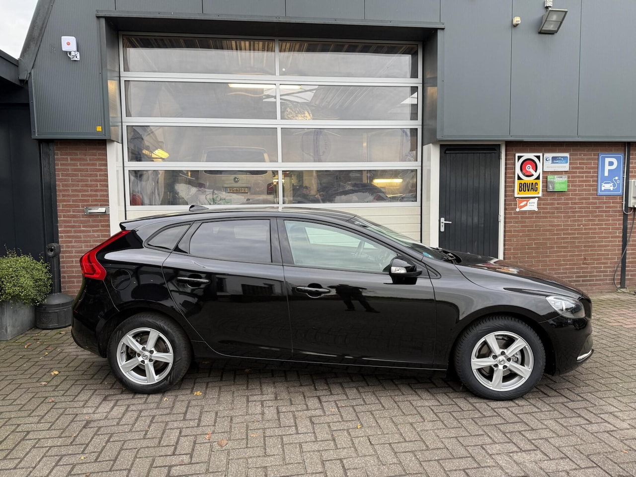 Volvo V40 - 2.0 D2 TH/NAVI *INCL. BEURT EN NIEUWE APK* - AutoWereld.nl