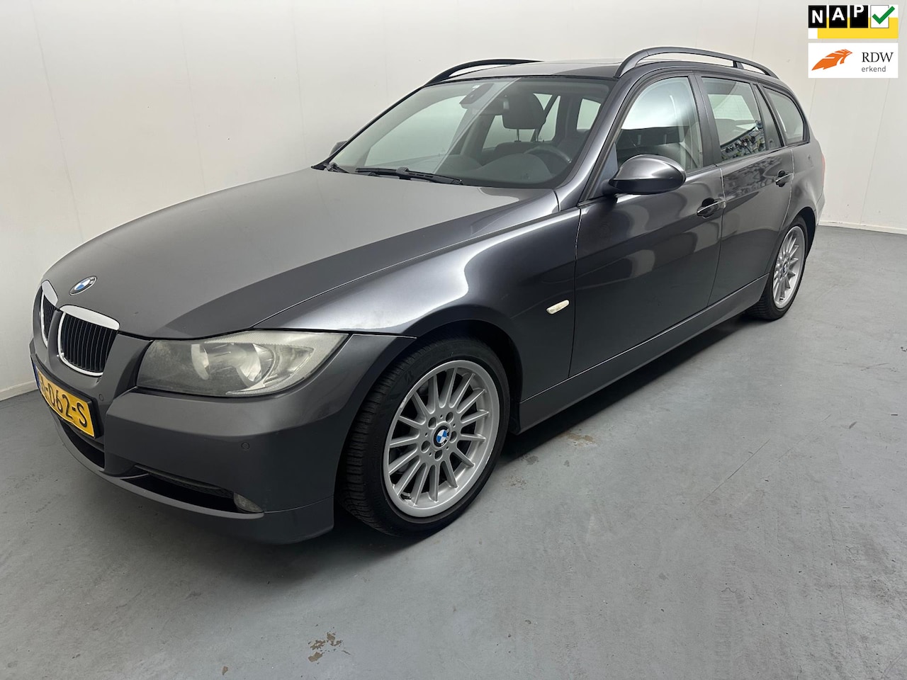 BMW 3-serie Touring - 320i Touring # Automaat # Pano # Leder # Trekhaak # Clima - AutoWereld.nl