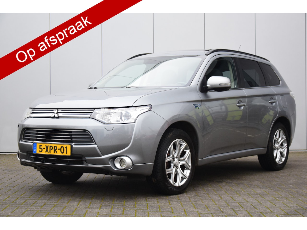 Mitsubishi Outlander - 2.0 PHEV Instyle+ Leer Schuifdak - AutoWereld.nl