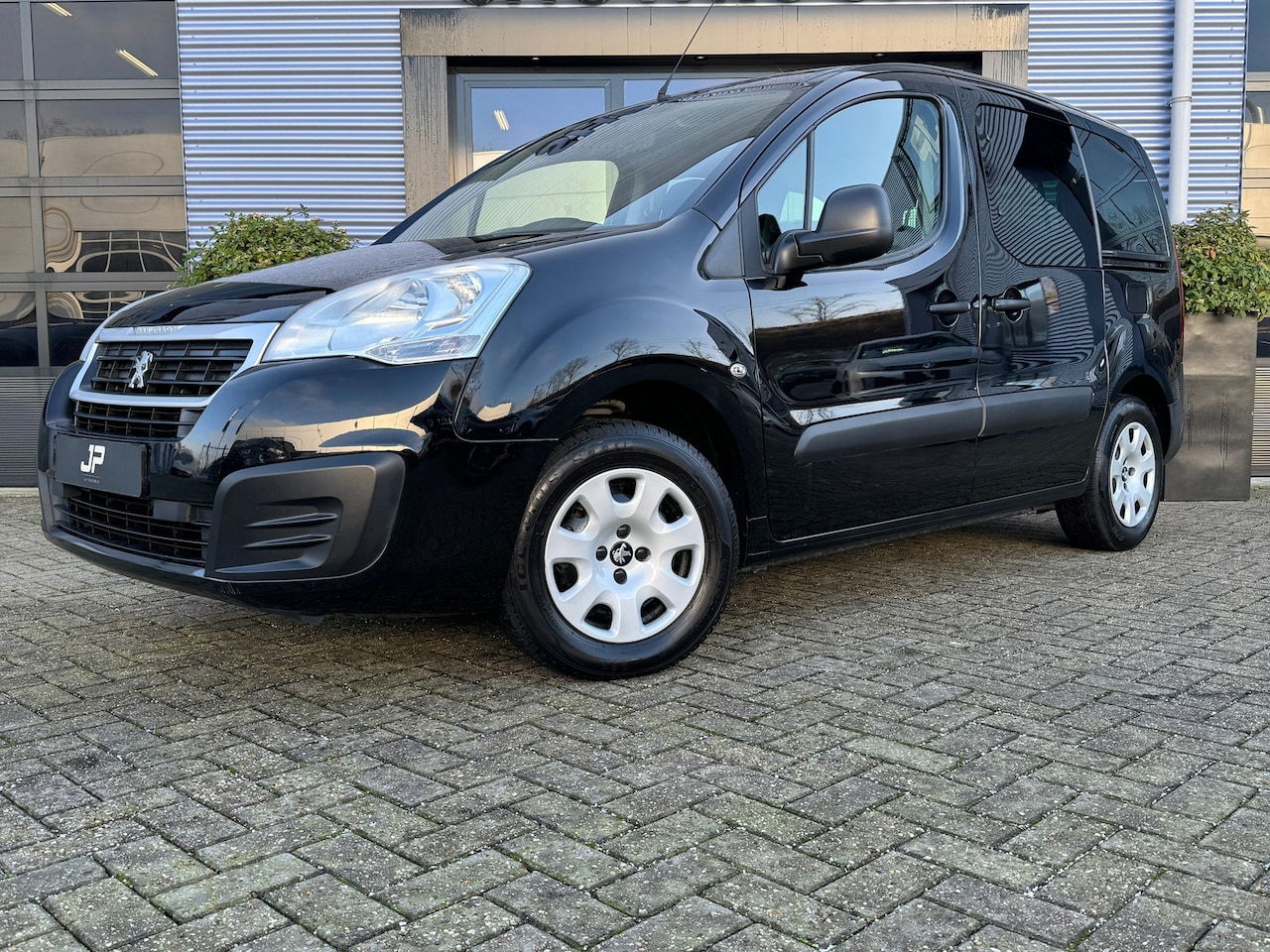 Peugeot Partner Tepee - 1.2 PureTech Active Airco, Cruisecontrol, Trekhaak - AutoWereld.nl