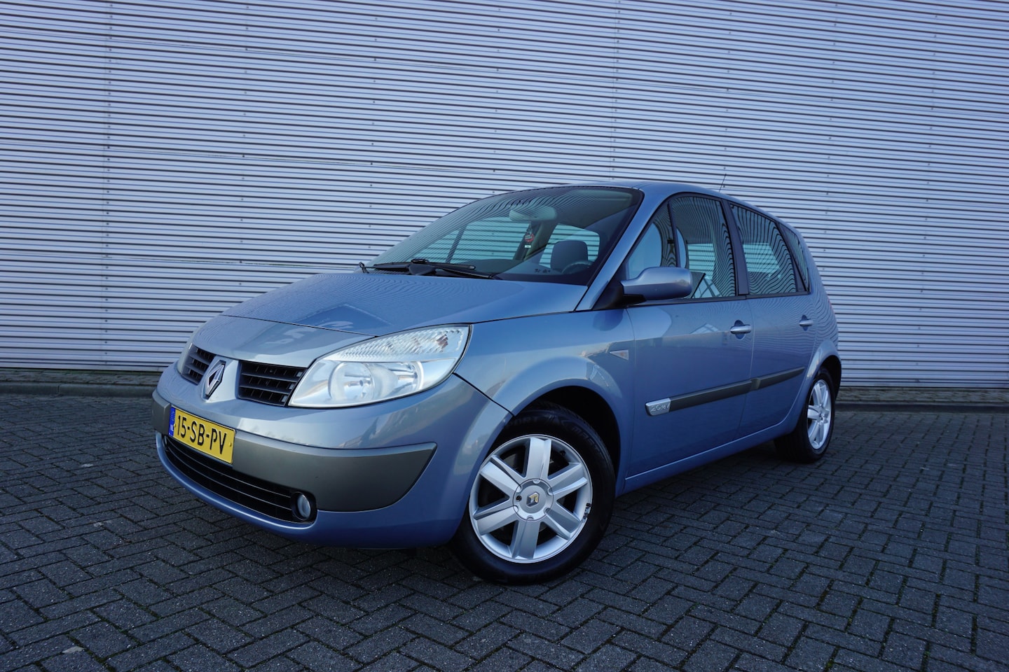 Renault Scénic - 2.0-16V Tech Line Climate / Cruise / Trekhaak / Lm velgen / NAP - AutoWereld.nl