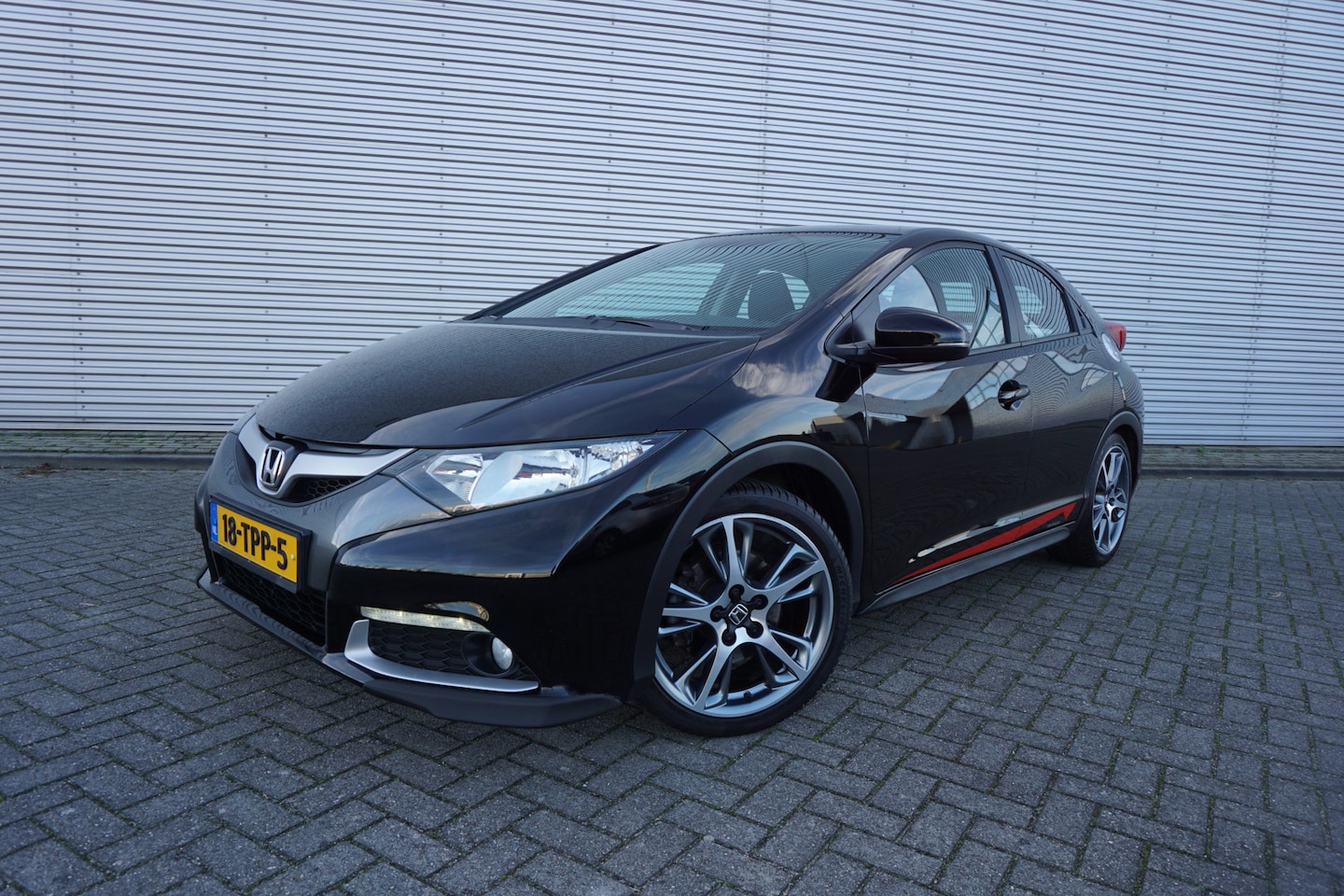Honda Civic - 1.8 Sport Climate / Navi / Cruise / Camera / Trekhaak / Led / Lm velgen / NAP - AutoWereld.nl