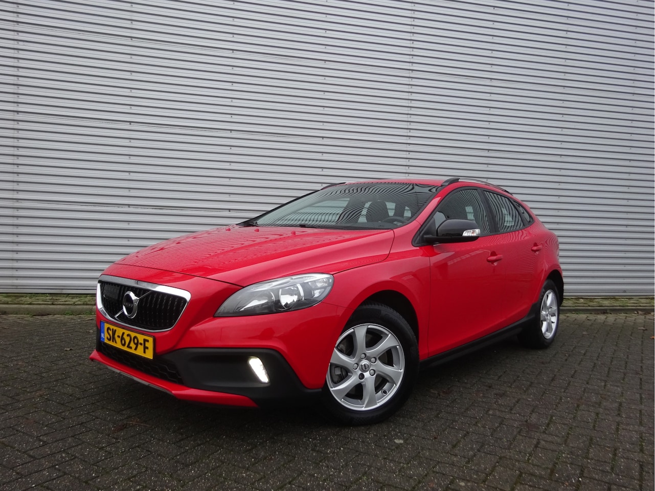 Volvo V40 Cross Country - 2.0 D2 Kinetic AUTOMAAT 1e Eigenaar / Automaat / Climate / Navi / Parkeers. / Lm velgen - AutoWereld.nl