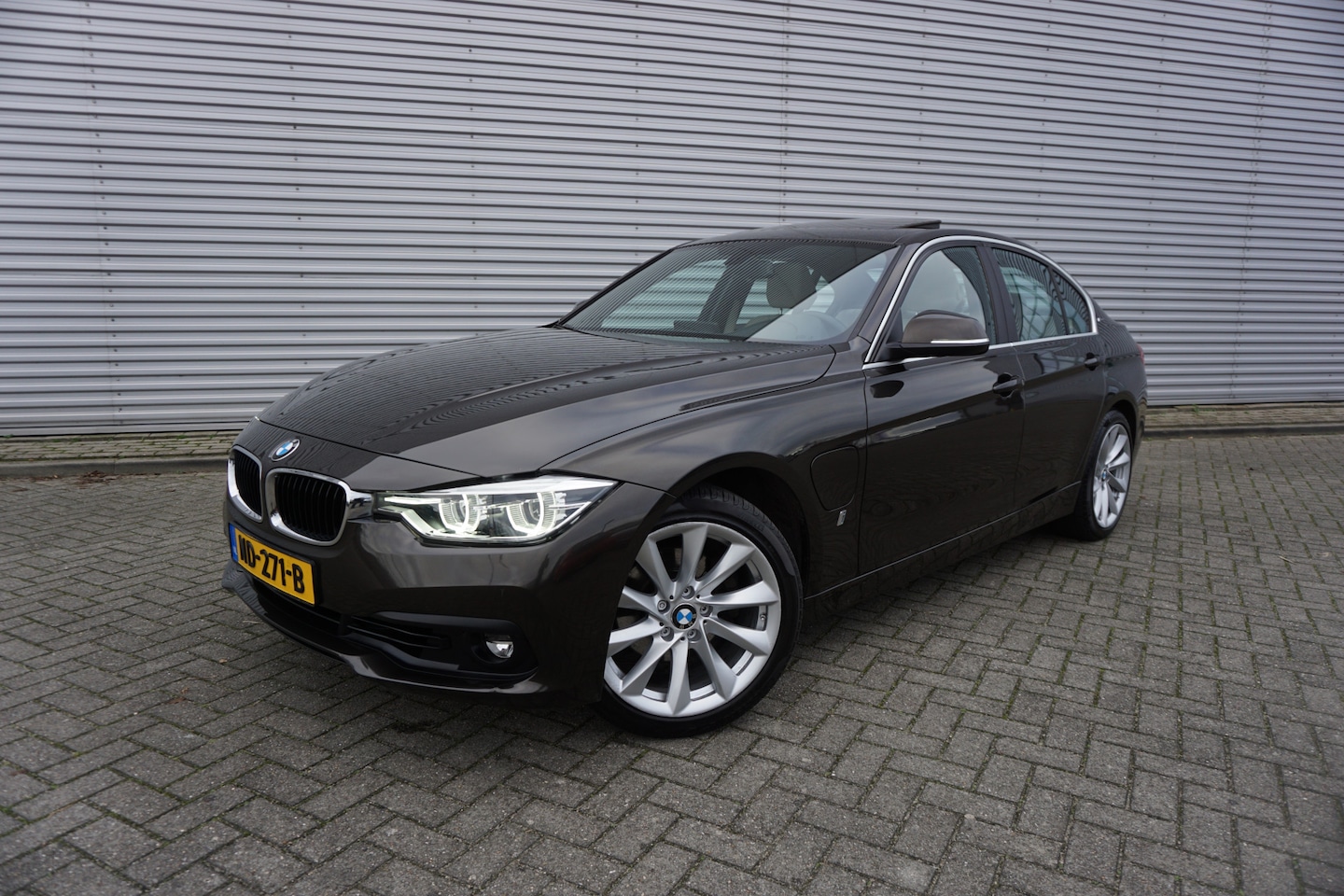 BMW 3-serie - 330e High Executive AUTOMAAT / Climate / Navi / Leder / Pano / Lm velgen / NAP - AutoWereld.nl