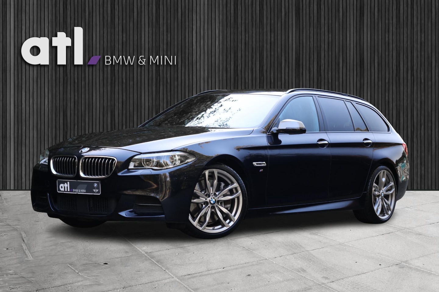 BMW 5-serie Touring - M550xd M-Sport | HUD | Harman Kardon | Standkachel | Elektr. Trekhaak | Soft Close | Keyle - AutoWereld.nl