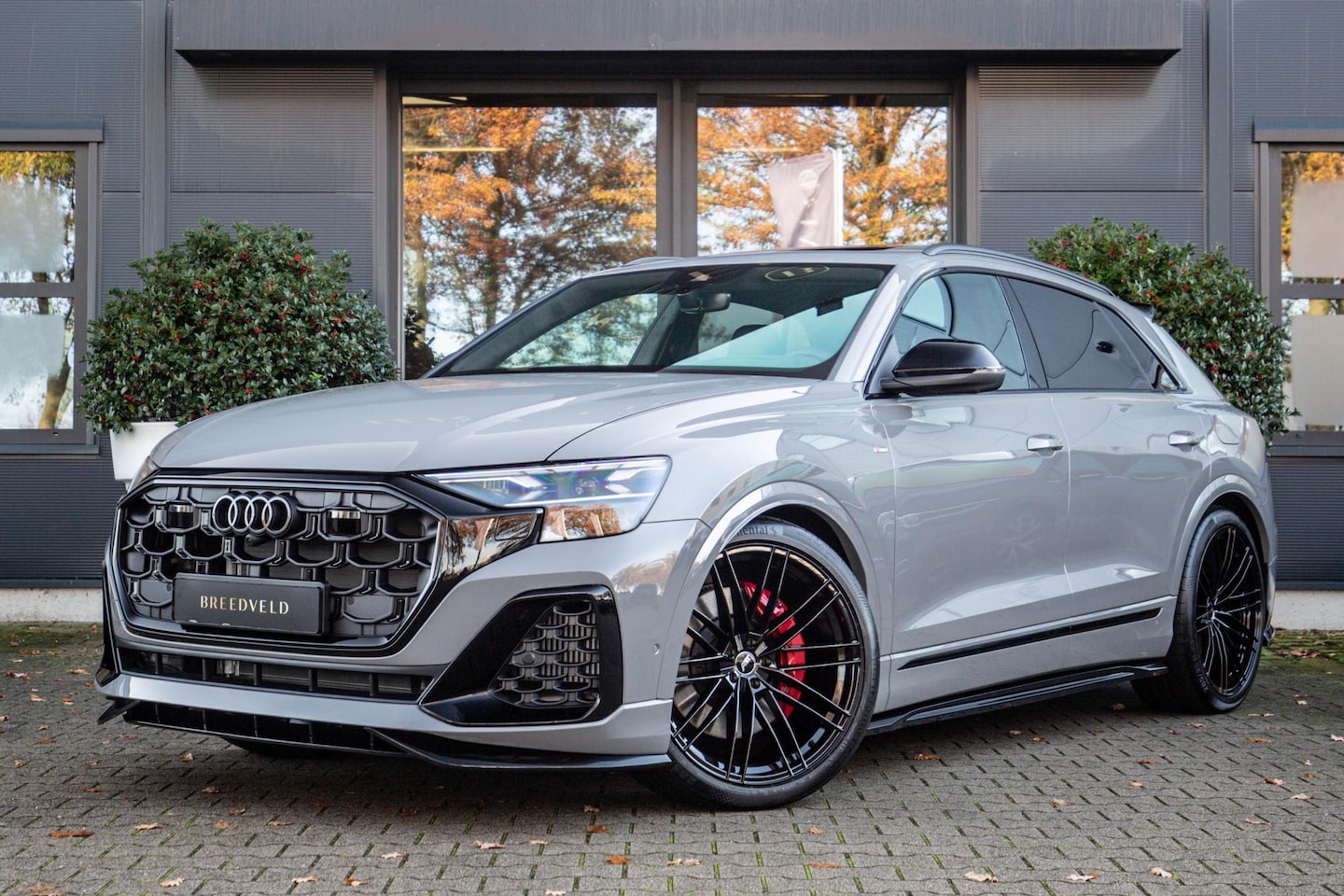 Audi Q8 - 60 TFSI e Competition 490pk, Nardo, Full-options 2025 - AutoWereld.nl
