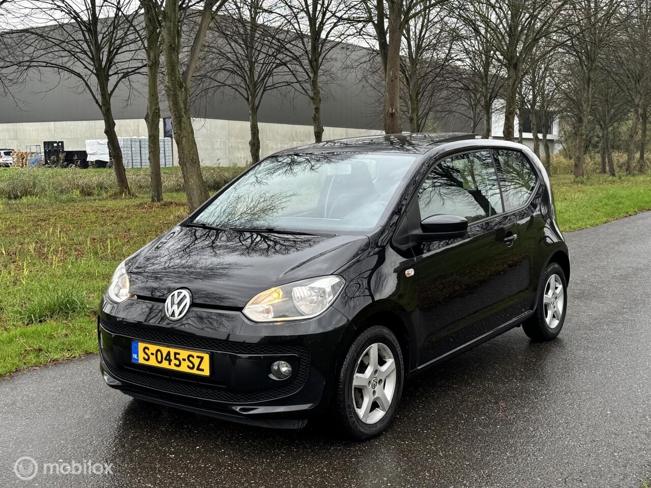 Volkswagen Up! - 1.0 take up!*PANODAK*STOELVERWARMING*NEW APK - AutoWereld.nl