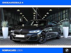 BMW 5-serie - 520i High Executive M Sport Automaat / Sportstoelen / Laserlight / Achteruitrijcamera / M