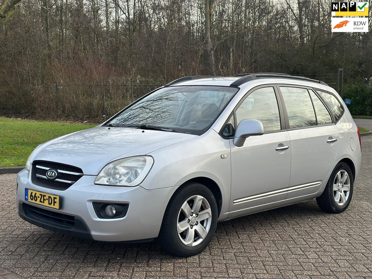 Kia Carens - 2.0 CVVT X-ecutive/AIRCO/CRUISE/PARKEERSENS ACHTER/TREKHAAK - AutoWereld.nl