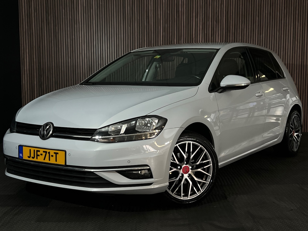 Volkswagen Golf - 1.0 TSI Comfortline - Apple Carplay - ACC - 98.000 KM - PDC 360 - Multi Stuur - AutoWereld.nl