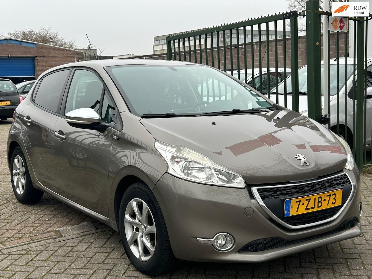 Peugeot 208 - 1.2 VTi Style Airco cruis control cv op afs elektrische ramen - AutoWereld.nl