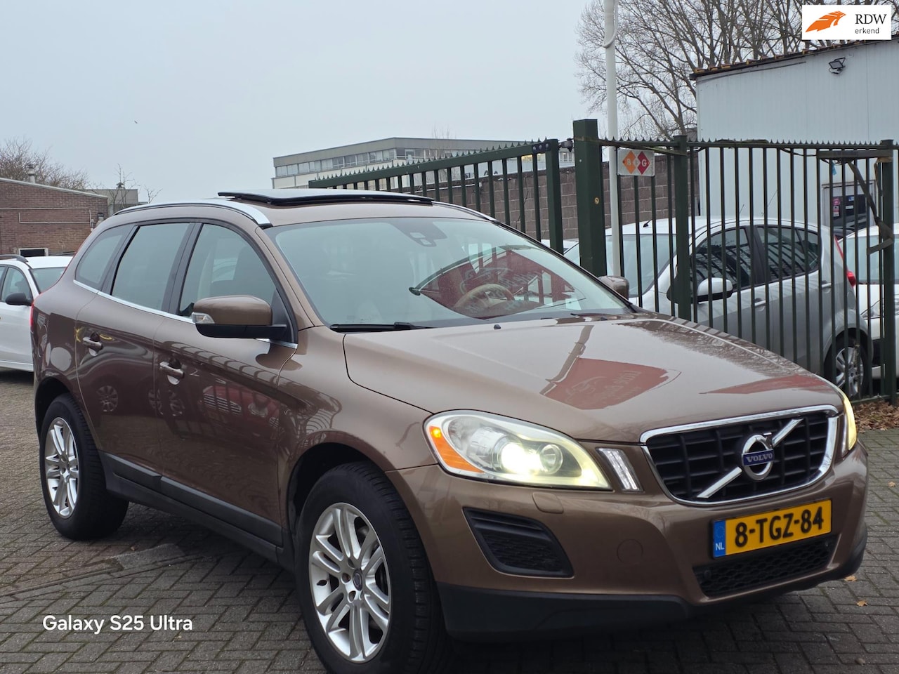 Volvo XC60 - 2.0T Summum Automaat achteruit camera leerbekeleding stoelverwarming panorama dak trekhaak - AutoWereld.nl