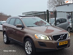 Volvo XC60 - 2.0T Summum Automaat achteruit camera leerbekeleding stoelverwarming panorama dak trekhaak