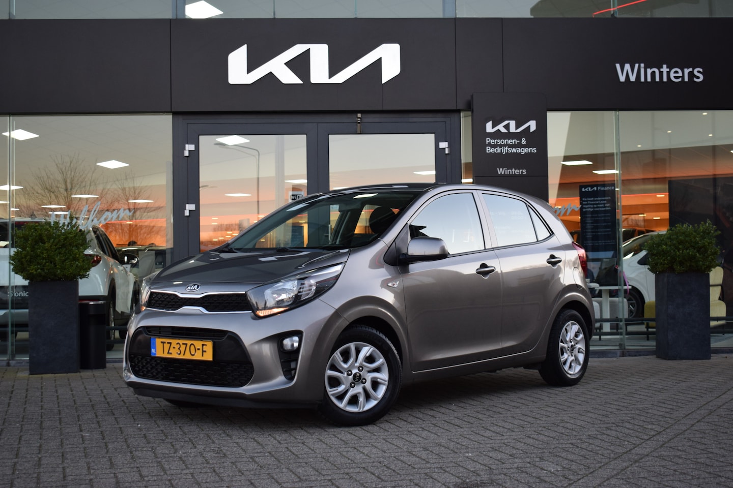 Kia Picanto - 1.0 CVVT ComfortPlusLine Navigator Achteruitrijcamera | Cruise Control | Navigatie | - AutoWereld.nl