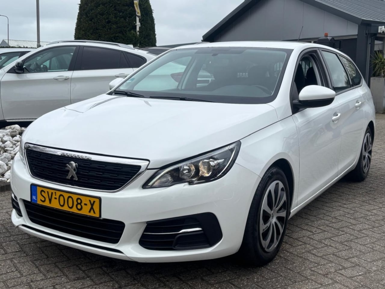 Peugeot 308 SW - 1.6 HDI 2018 Wit Trekhaak Facelift - AutoWereld.nl