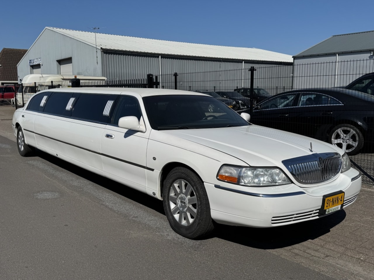 Lincoln Town Car - Limousine Limo J Bank 8-Persoons 2003 - AutoWereld.nl