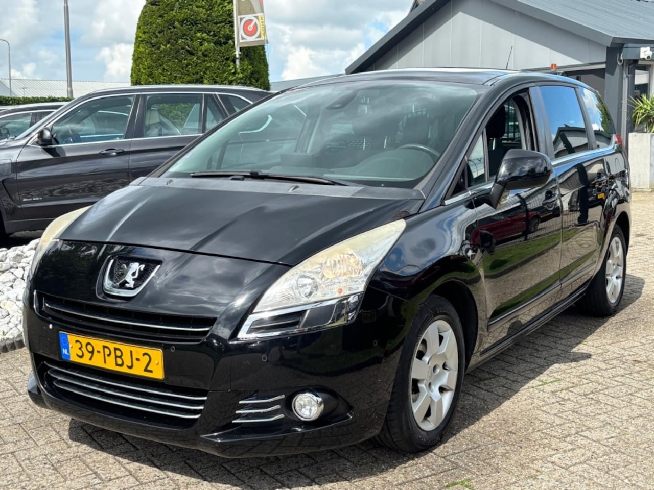 Peugeot 5008 - 1.6 Benzine 7-Persoons Zwart 2011 Trekhaak - AutoWereld.nl