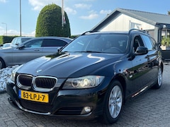 BMW 3-serie Touring - 318i Sport 2010 Zwart Xenon Navi