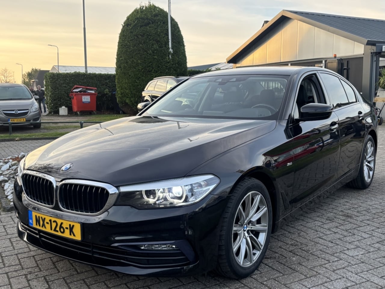 BMW 5-serie - 530D Sedan 2017 Executive Sportline Zwart - AutoWereld.nl