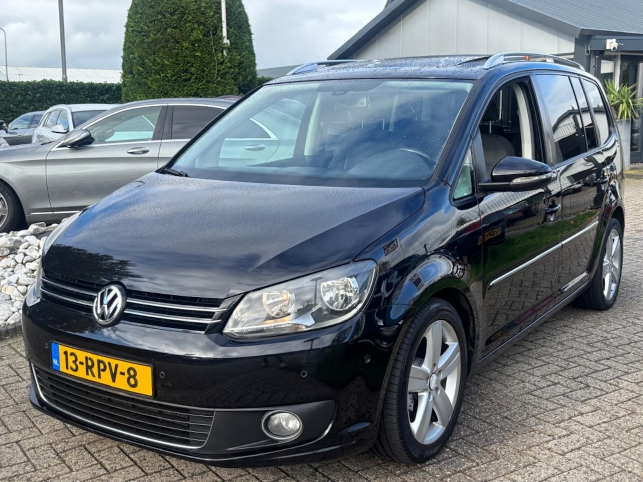 Volkswagen Touran - 1.4 TSI Highline 7-Persoons 2011 Zwart - AutoWereld.nl