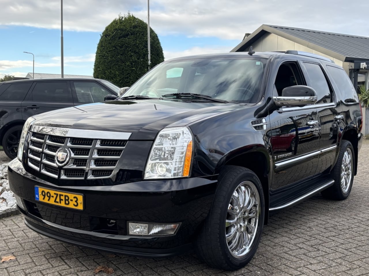 Cadillac Escalade - 6.2 V8 Sport Luxury BTW 7-Persoons Youngtimer - AutoWereld.nl