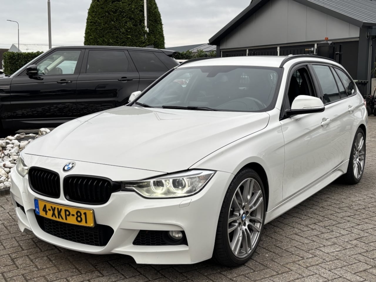 BMW 3-serie Touring - 320i Exe M-Pakket 2014 Wit Trekhaak - AutoWereld.nl