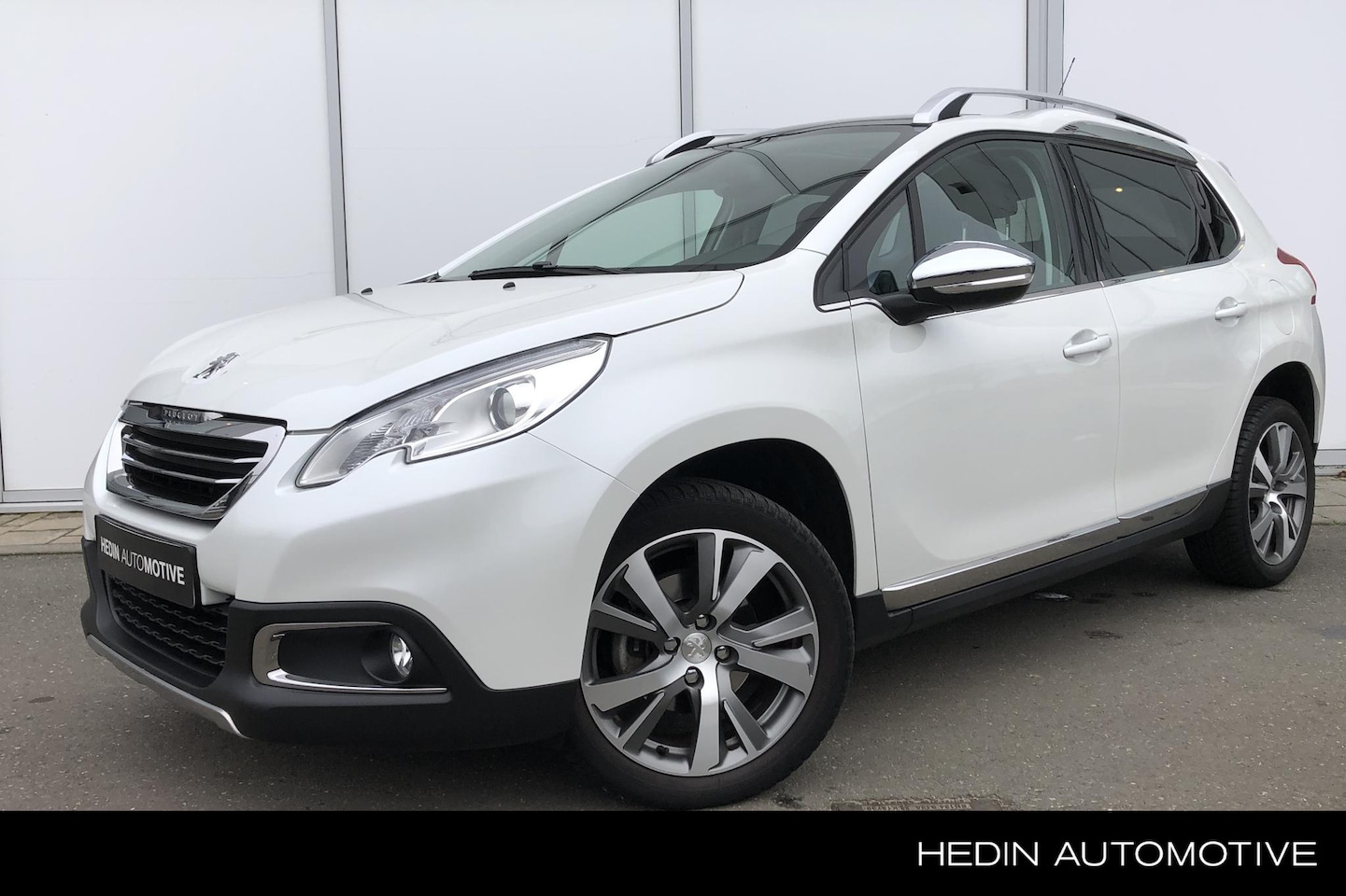 Peugeot 2008 - 1.6 VTi Féline Unieke auto | 22.000 km! | 1e Eigenaar | Navigatie | Panoramadak | Grip Con - AutoWereld.nl