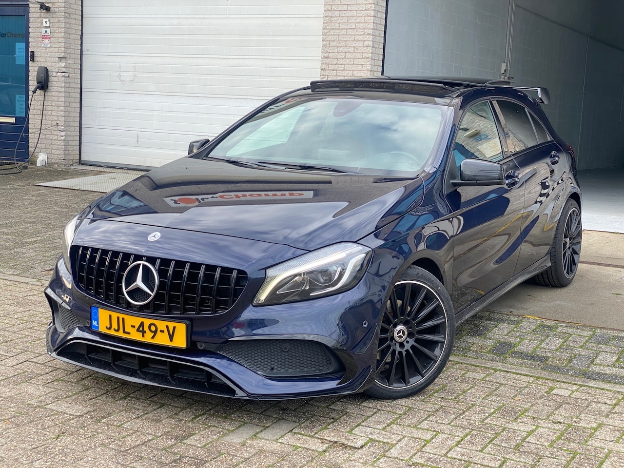 Mercedes-Benz A-klasse - 180 AMG/ AUTOMAAT AMG A45 PAKKET/ 1e EIG/ dealeronderhouden/ 1jaar apk/volle opties. - AutoWereld.nl