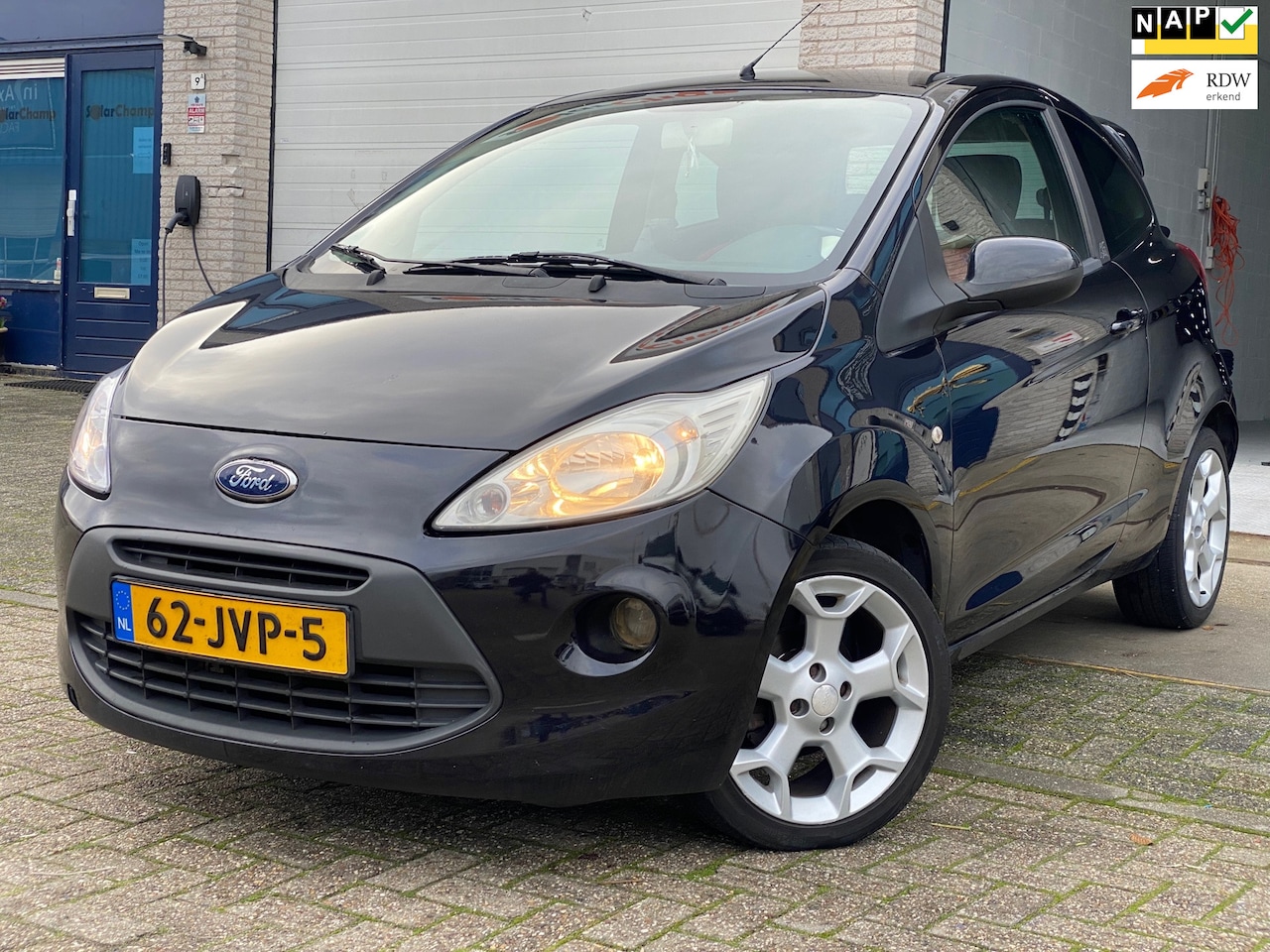 Ford Ka - 1.2 Titanium/3des/nap/dealeronderhouden/ 1jaar apk/ airco/ EL-ramen/ zeer nette auto. - AutoWereld.nl