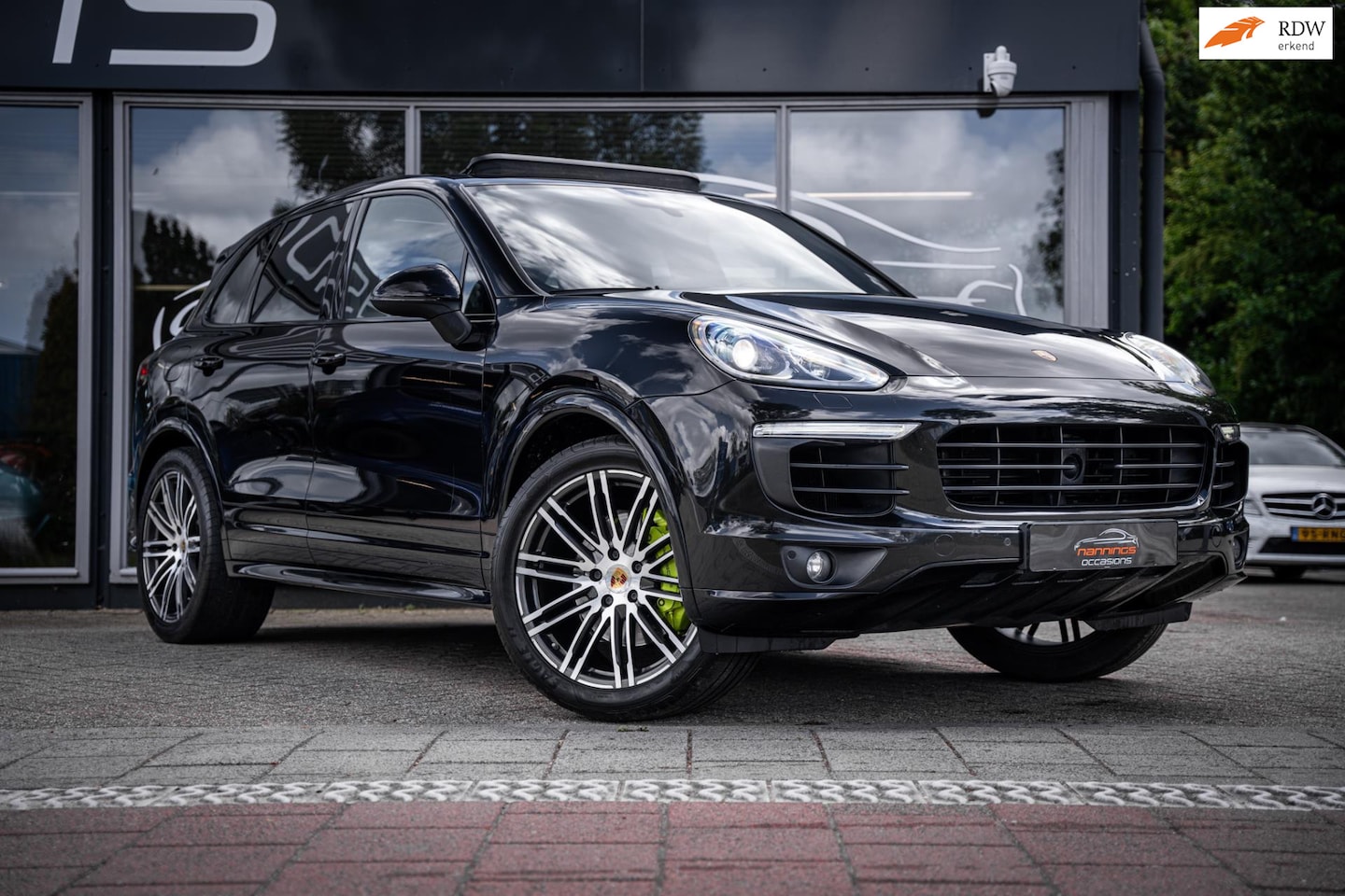 Porsche Cayenne - 3.0 S E-Hybrid|Luchtvering|Pano|Adaptive Cruise|Memory|Carbon Interieur|21'LMV - AutoWereld.nl