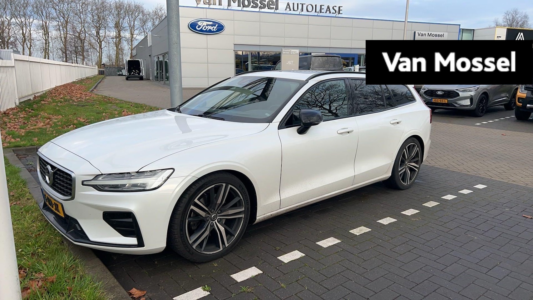 Volvo V60 - 2.0 T4 R-Design | Adaptive Cruise Control | Elektrische Achterklep | Leder | VOL! - AutoWereld.nl