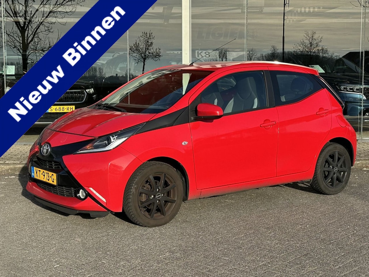 Toyota Aygo - 1.0 VVT-i x-play | Airco | Navigatie | Camera | Dealer Onderhouden | occasion - AutoWereld.nl