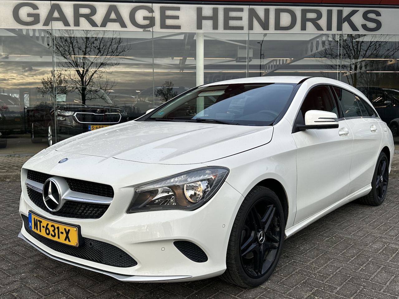 Mercedes-Benz CLA-klasse Shooting Brake - | AMG Velgen 18 inch | Wegklapbare Trekhaak | 180 occasion - AutoWereld.nl